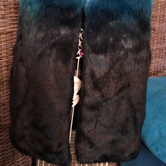 Cejon Turquoise and Black Faux Fur Vest - Picture 2 of 7